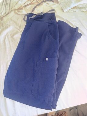 FIGS women’s navy  Scrub Pants